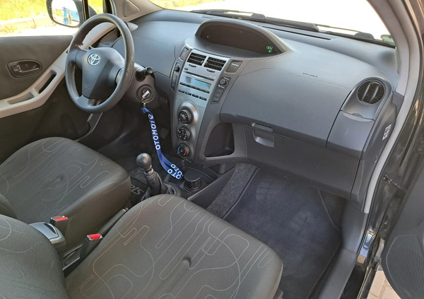 Toyota Yaris cena 15900 przebieg: 199000, rok produkcji 2009 z Zbąszyń małe 466
